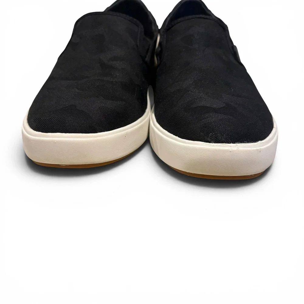 OluKai Pehuea Pai Black Camo Jacquard Slip On Sneakers Men's Size 9.5 Beach